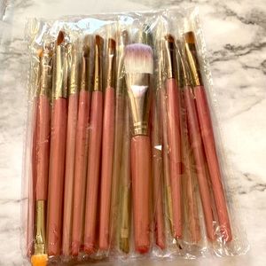 Brand new 20 piece makeup brush set